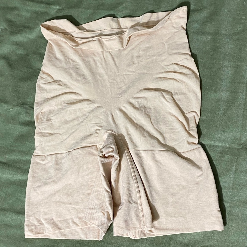 Spanx girl shorts high waisted mid thigh Sz 3X. H-26